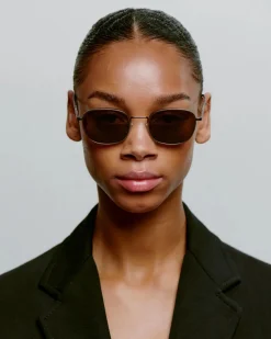 A.Kjaerbede unisex aurinkolasit Hello, tummanruskea