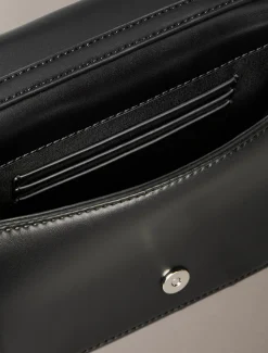 Calvin Klein Accessories naisten laukku QUILTED MINI CHAIN BAG, musta