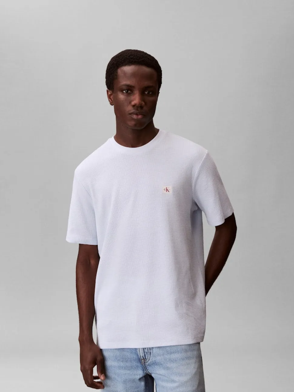 Calvin Klein Jeans miesten t-paita SS Waffle Badge Crewnk Tee, vaaleansininen