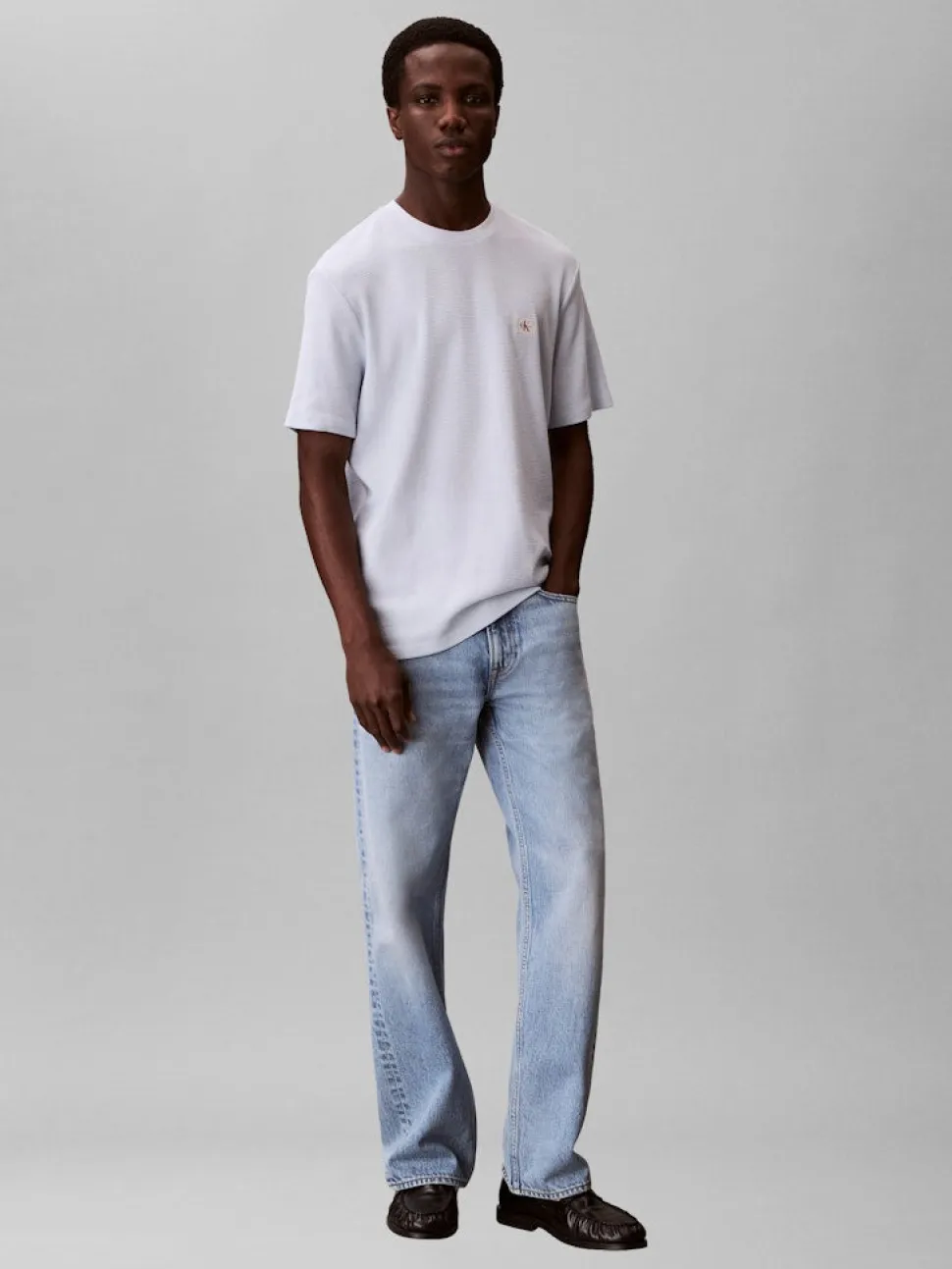 Calvin Klein Jeans miesten t-paita SS Waffle Badge Crewnk Tee, vaaleansininen