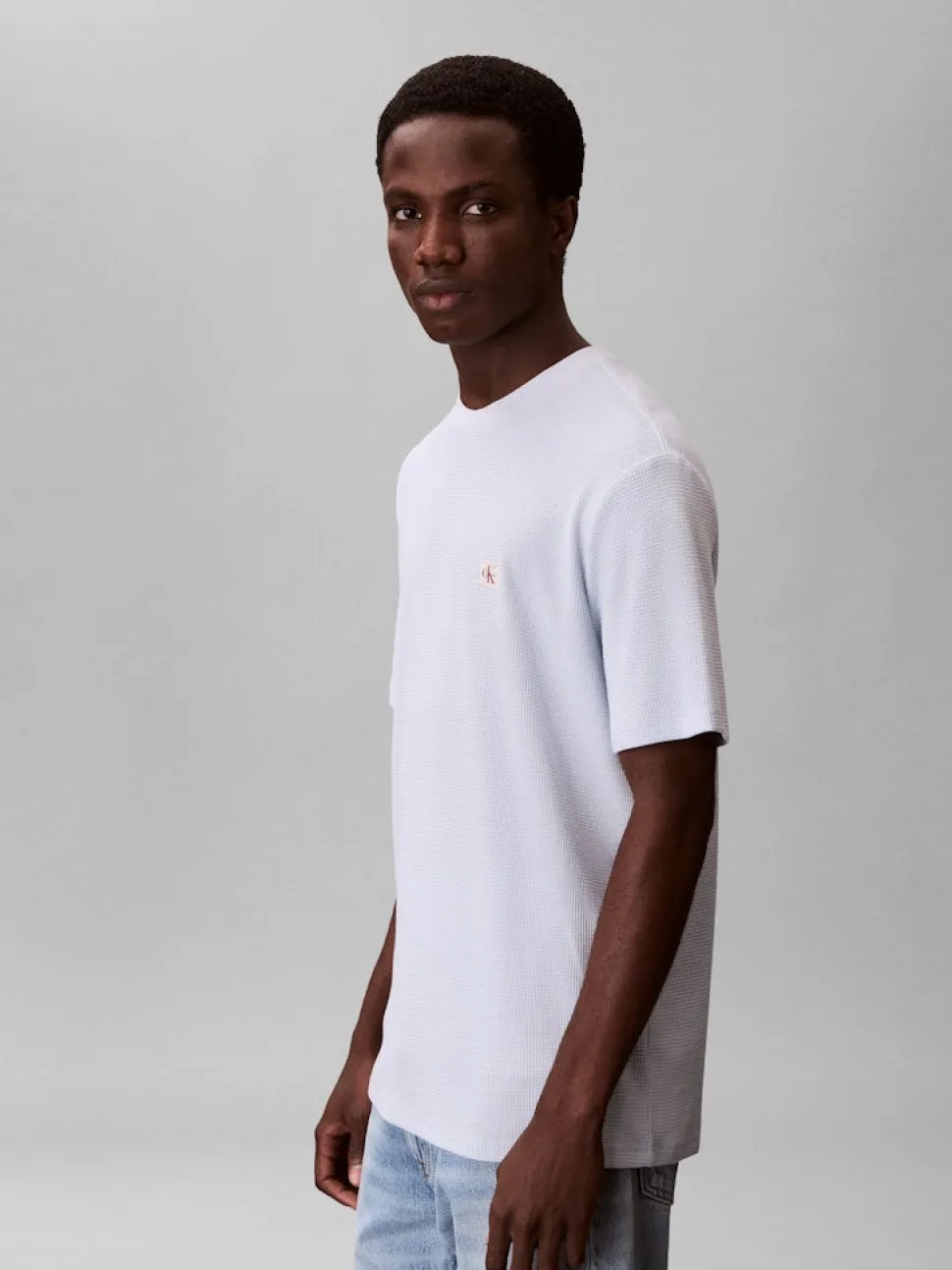 Calvin Klein Jeans miesten t-paita SS Waffle Badge Crewnk Tee, vaaleansininen