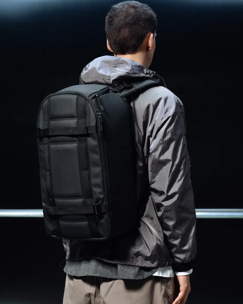 Db Unisex reppu Ramverk Backpack 26l, musta