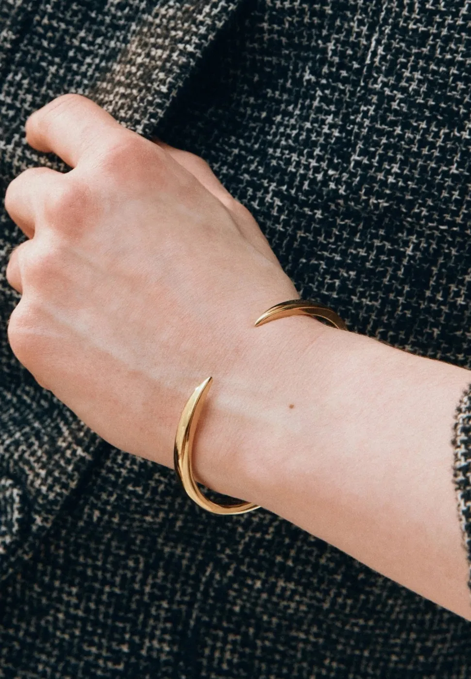 Edblad rannekoru, CREST BANGLE GOLD Kullankeltainen