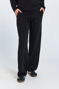 Freequent Ani Pant, musta