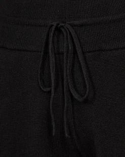 Freequent Ani Pant, musta