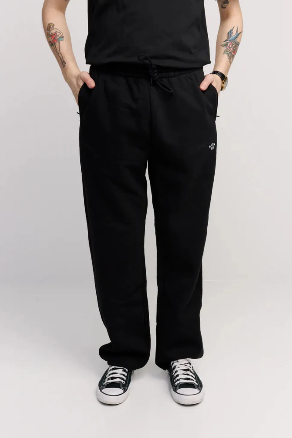 Makia miesten collegehousut Cove ZIP POCKET, musta