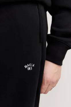 Makia miesten collegehousut Cove ZIP POCKET, musta