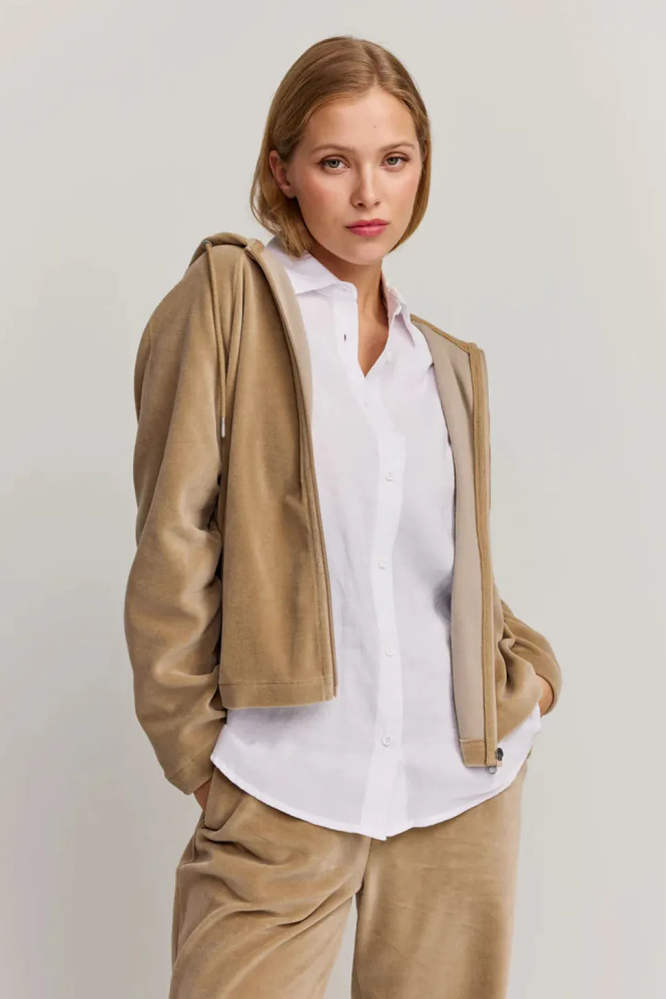 Makia naisten huppari Anne Zip Hoodie, vaalea beige