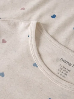 Name It lasten yöpaita NKFNIGHTGOWN HEARTS NOOS, valkopohjainen kuosi