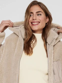 Only Naisten Teddytakki ONLSASCHA SHERPA JACKET CC OTW Luonnonvalkoinen