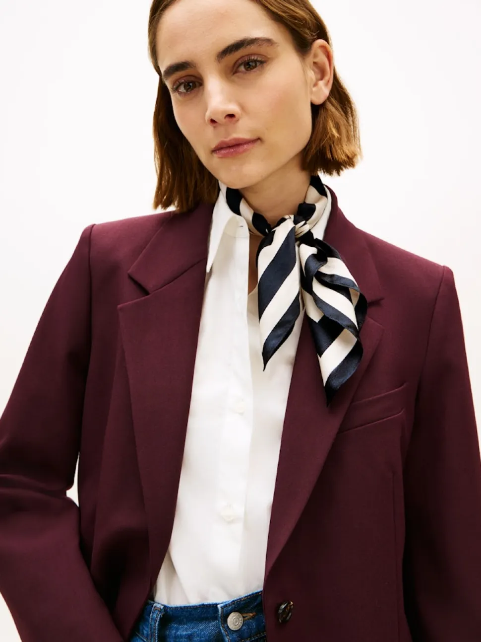 Tommy Hilfiger naisten huivi TH Elevated Chic Silk Square, sininen kuosi