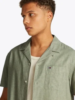 Tommy Jeans miesten lyhythihainen kauluspaita, TJM LINEN BLEND CAMP SS EXT Armeijanvihreä