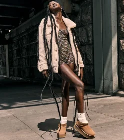 UGG Naisten Kengät, W CLASSIC ULTRA MINI PLATFORM Hiekka